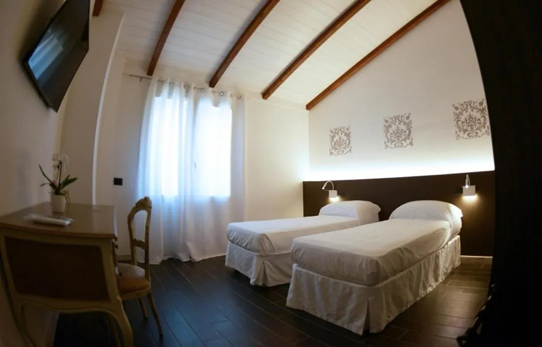 Bed & Breakfast B&B Riva Del Gallo Tresigallo Italy