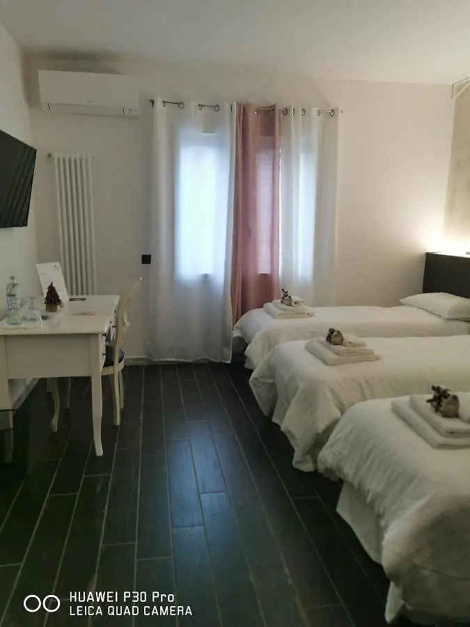 B&B Riva Del Gallo Tresigallo Bed & Breakfast